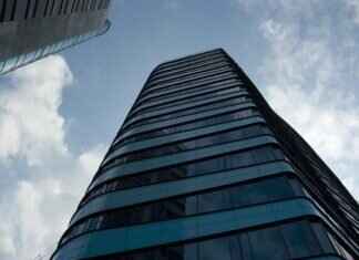 How to Take Off Windshield Wipers Safely and Easily How to Take Off Windshield Wipers Safely and Easily