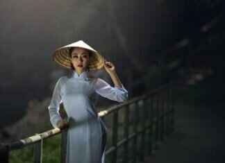 How to Turn Your Slip Dress Into the Perfect Outfit for a Relaxing Evening How to Turn Your Slip Dress Into the Perfect Outfit for a Relaxing Evening