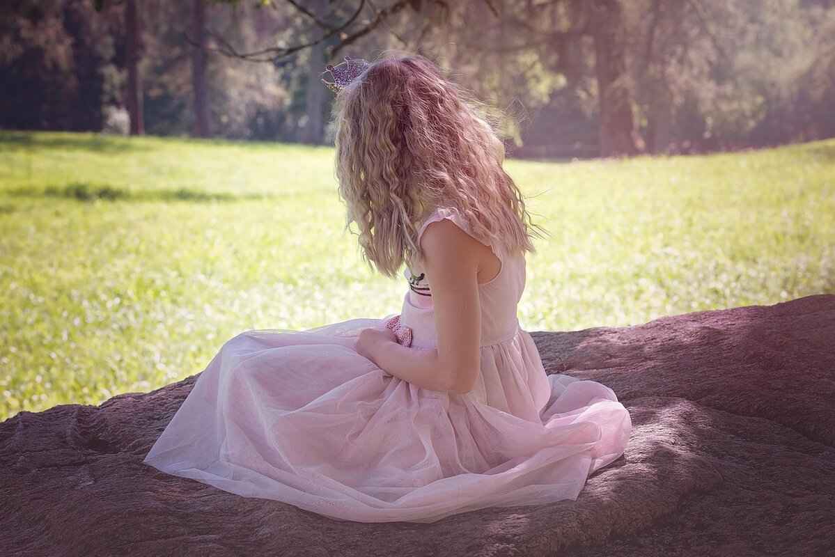 How to Wear a Slip Dress for a Summer Wedding & Look Stunning 1 Why Choose a Slip Dress for a Summer Wedding?