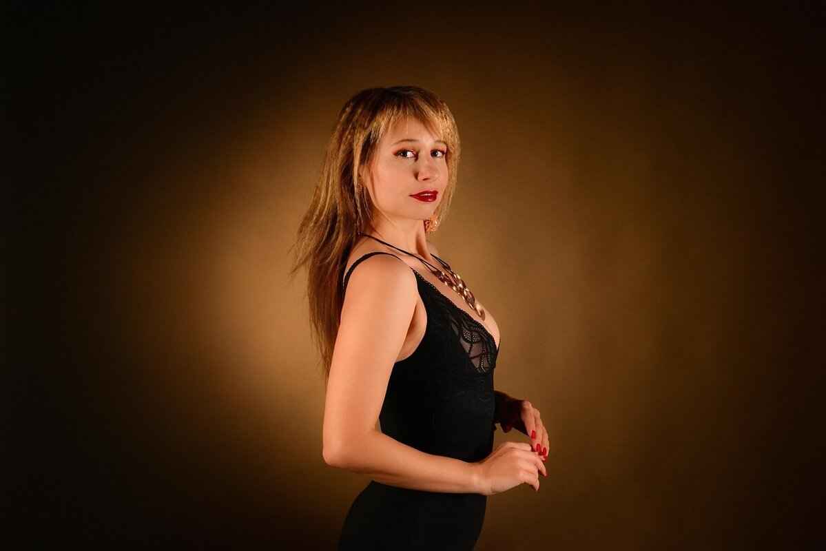 How to Wear a Slip Dress Like a Supermodel – Insider Secrets 12 What Are Common Mistakes to Avoid When Wearing a Slip Dress?