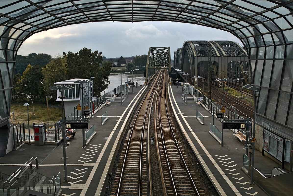 Howrah Railway Station: The Lifeline of Howrah and West Bengal 1 History of Howrah Railway Station