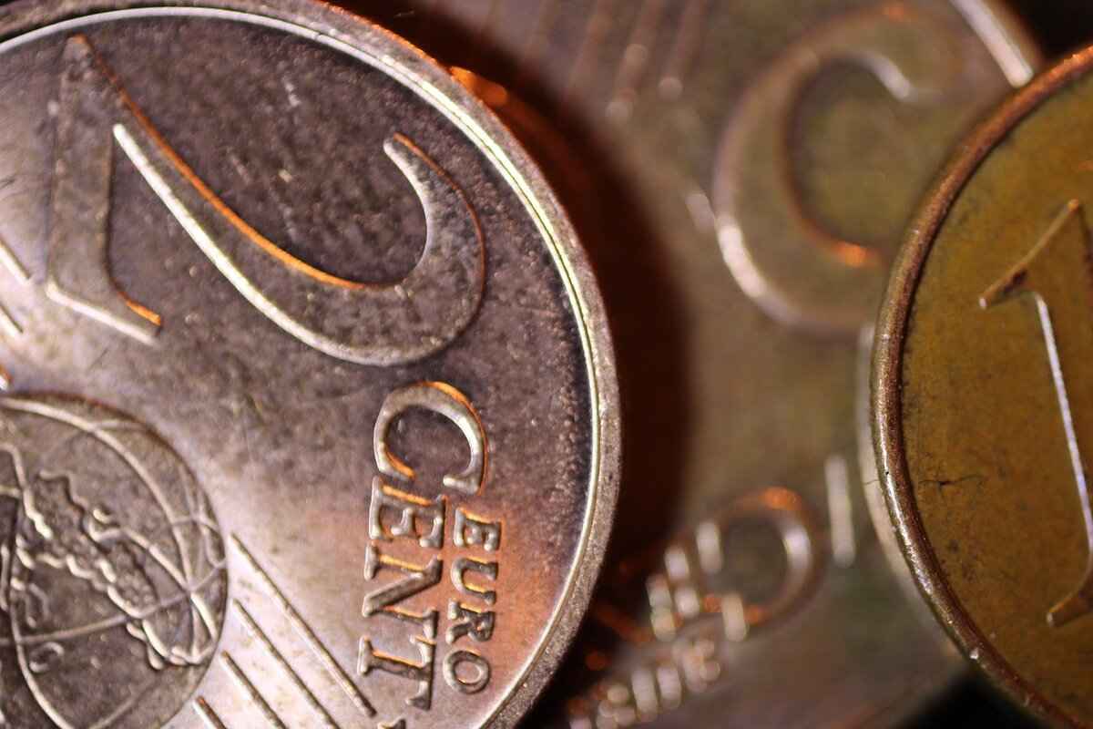 InvestmentTotal.com: The Best Investment Strategies for 2024 1 Understanding Market Trends for 2024