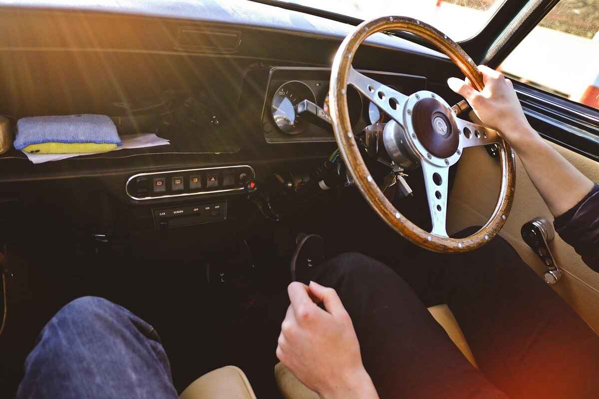 Is It Illegal to Drive Barefoot in Florida? What the Law Says 3 What Are Common Misconceptions About Driving Barefoot?