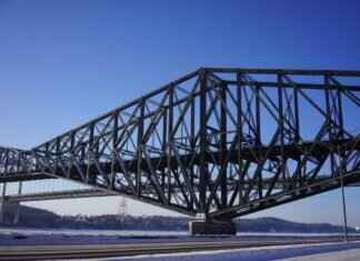 Jennifer Lawrence and Emma Stone: How These Two Stars Became Best Friends Jennifer Lawrence and Emma Stone: How These Two Stars Became Best Friends