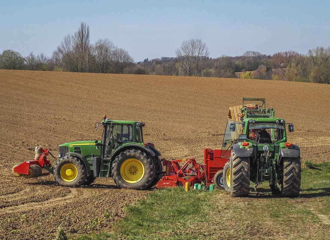 Land Plane: What It Is, How It Works, and Best Models for Land Leveling 1 What is a Land Plane?