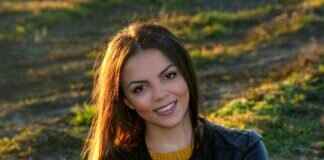 Leather Anniversary Gifts for Her: Thoughtful & Stylish Ideas Leather Anniversary Gifts for Her: Thoughtful & Stylish Ideas