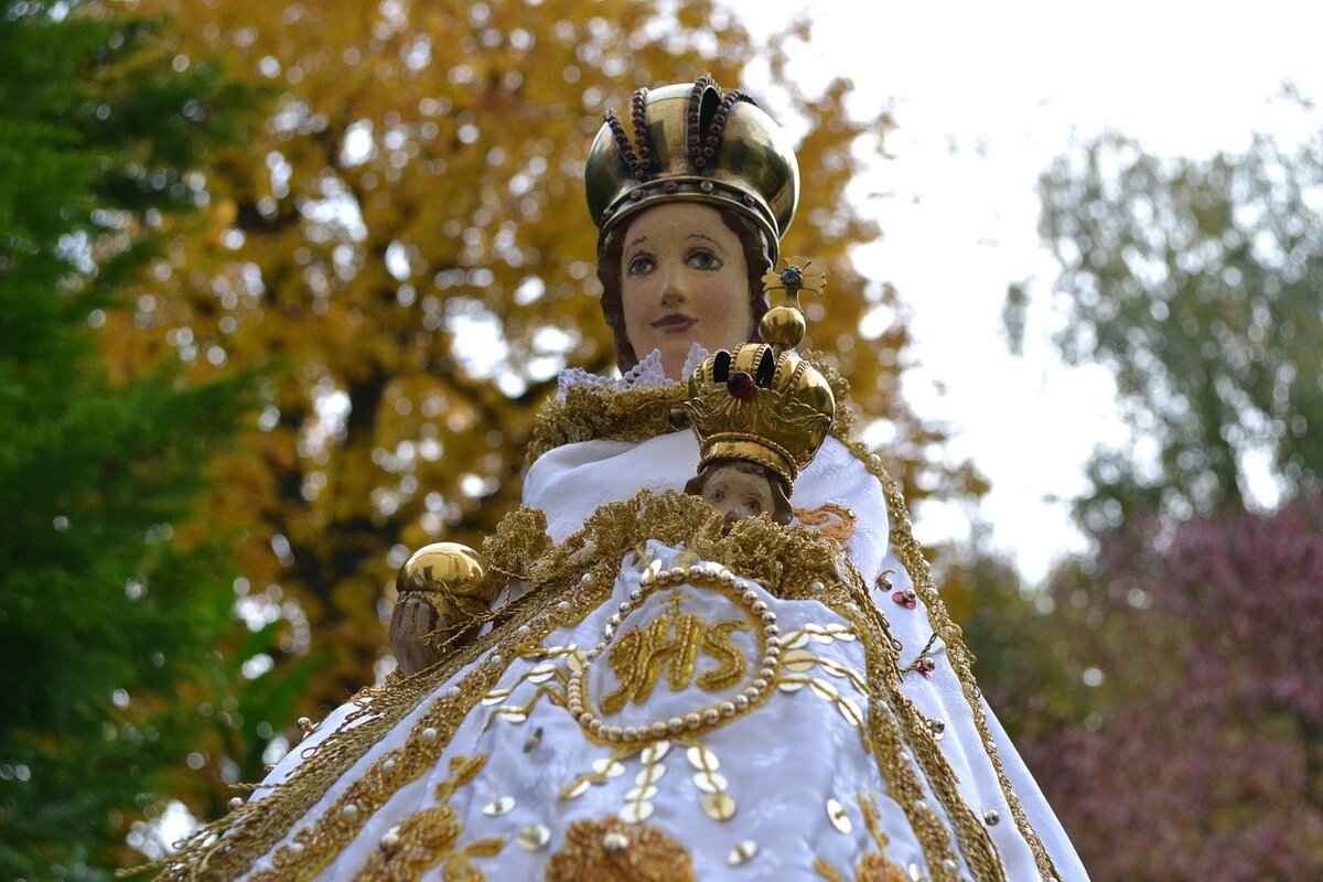 How Has Mary Burke Influenced the OnlyFans Community?