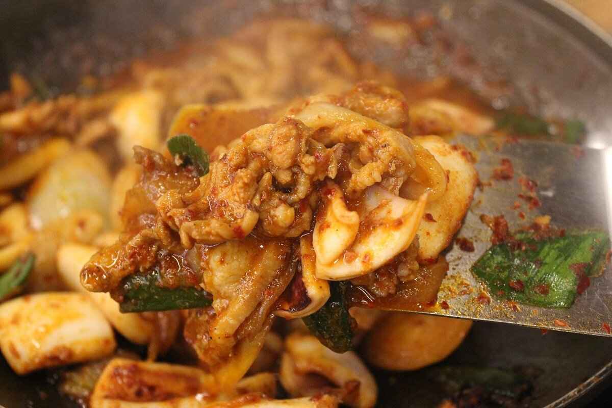 Mastering the Art of Stir-Frying: Wok Techniques Explained 4 Common Mistakes to Avoid When Stir-Frying