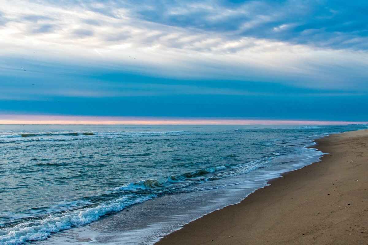 Modern Beach House Designs: The Top Trends for 2025 3 What Design Styles Are Trending in 2025?