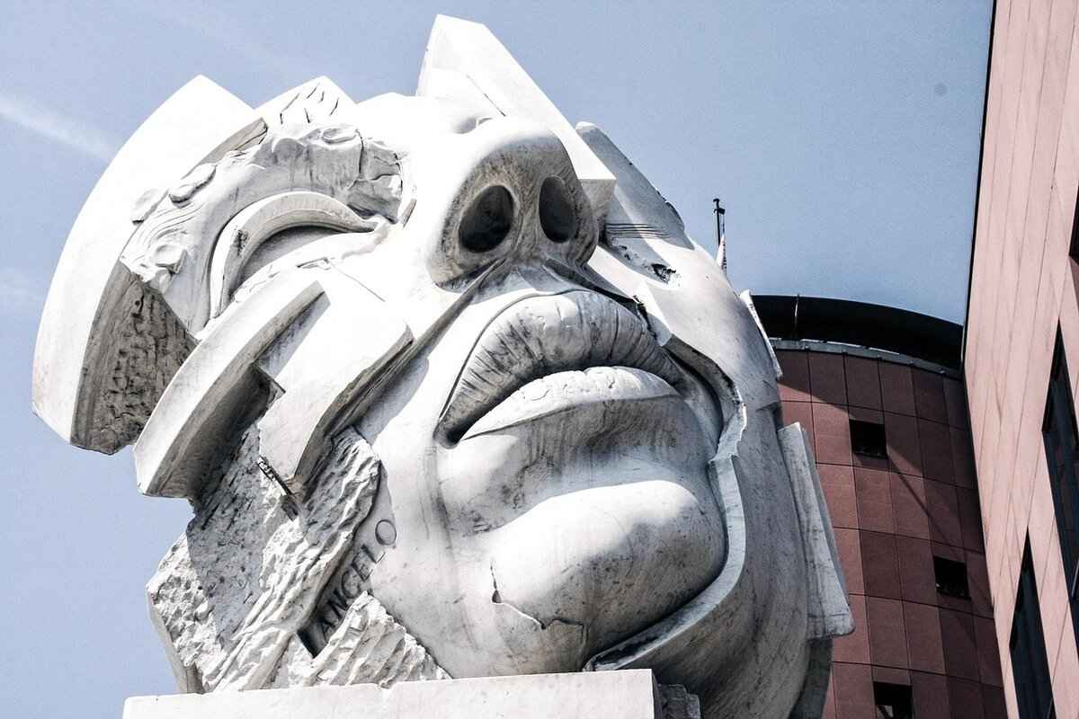 What is Nude Statue Art?