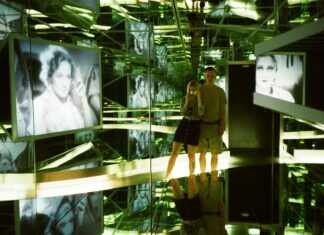 Exploring the Art of Fashion Photography with Olivia Casta