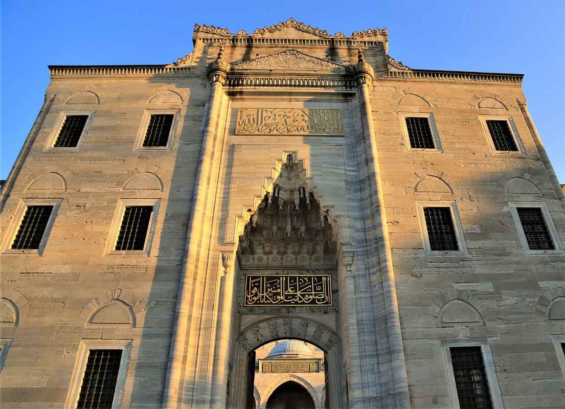 What Regional Variations Exist in Iftar Foods?