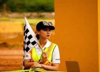 Should I Consider Arbitration or Mediation Instead of Going to Court? Should I Consider Arbitration or Mediation Instead of Going to Court?