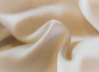 Silk vs. Satin Night Dresses – Which One Should You Choose? Silk vs. Satin Night Dresses – Which One Should You Choose?