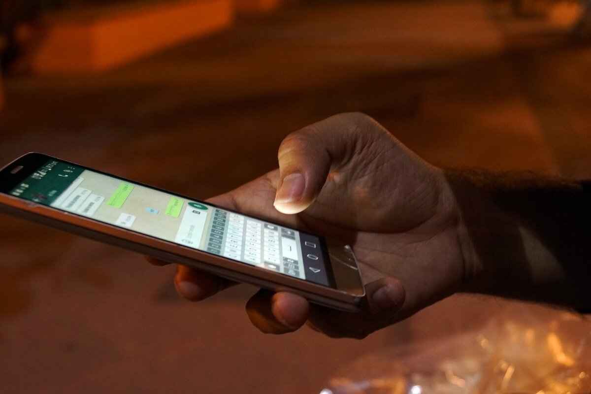 Smartphone Accessories Near Me: How to Find the Best Smartphone Accessories Stores in the US 6 Top Smartphone Accessory Brands to Look For