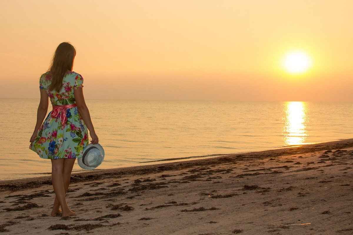 How to Choose the Right Fabric for Your Slip Dress?