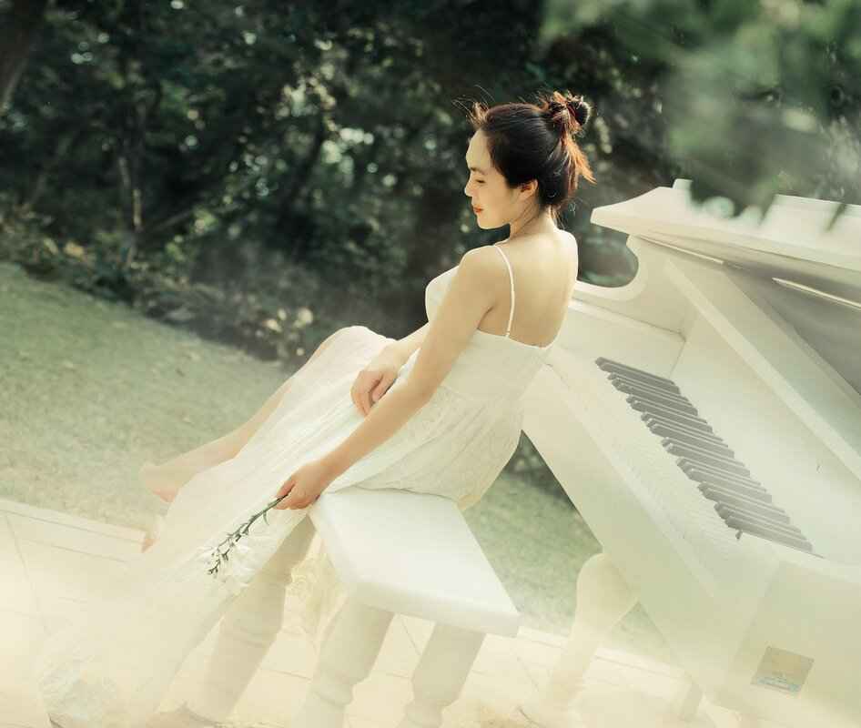 Why Choose a Slip Dress for Sundays?