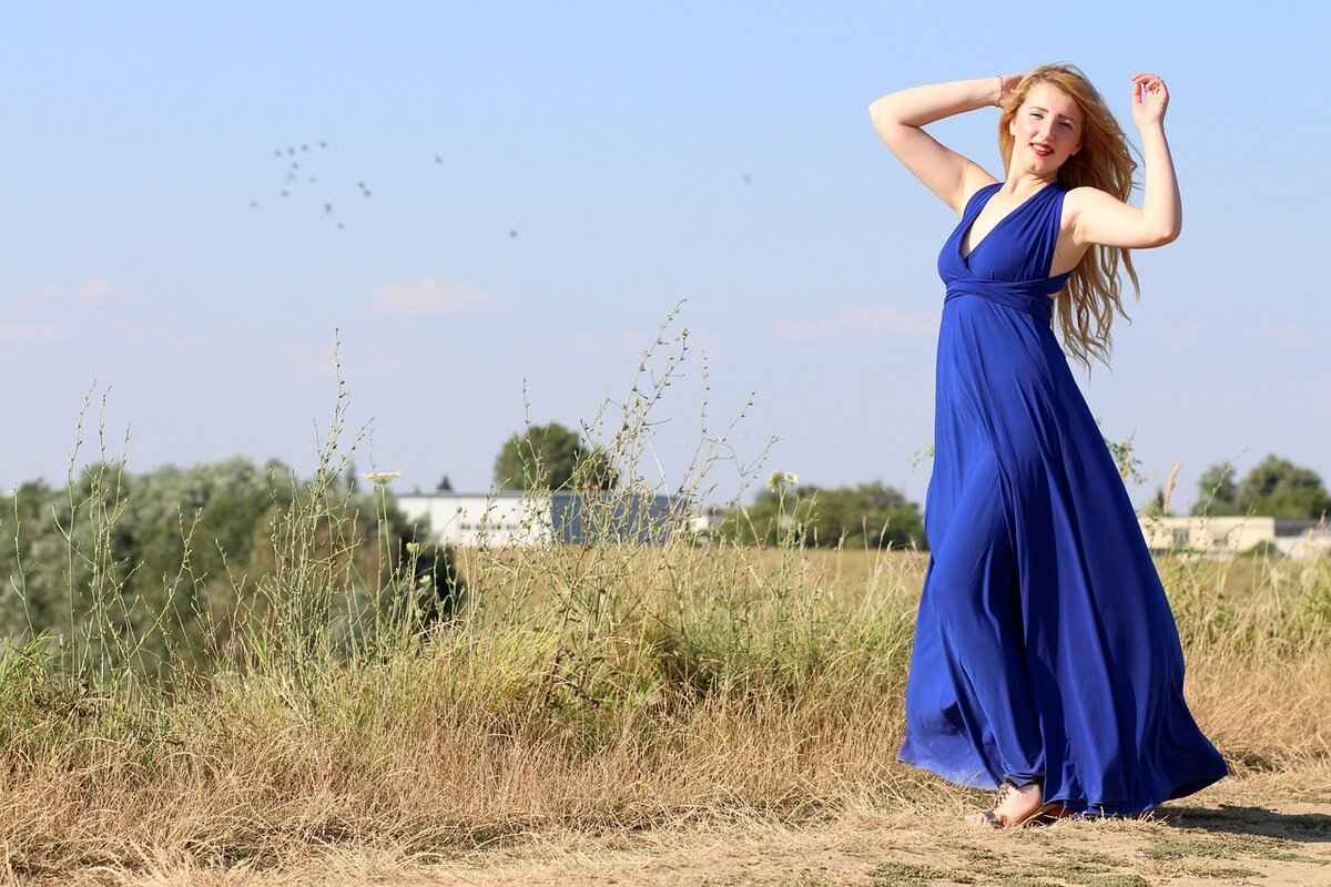 What Are the Best Colors and Patterns for Slip Dresses?