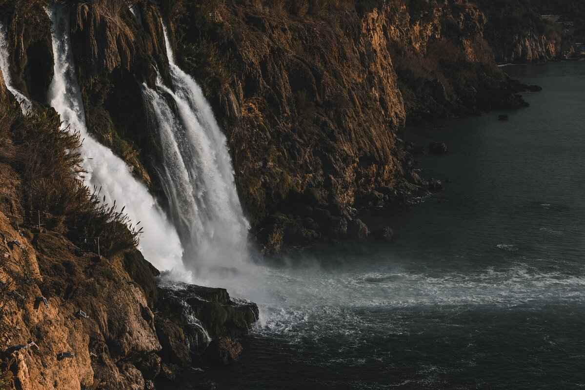 8. Rishop Waterfall