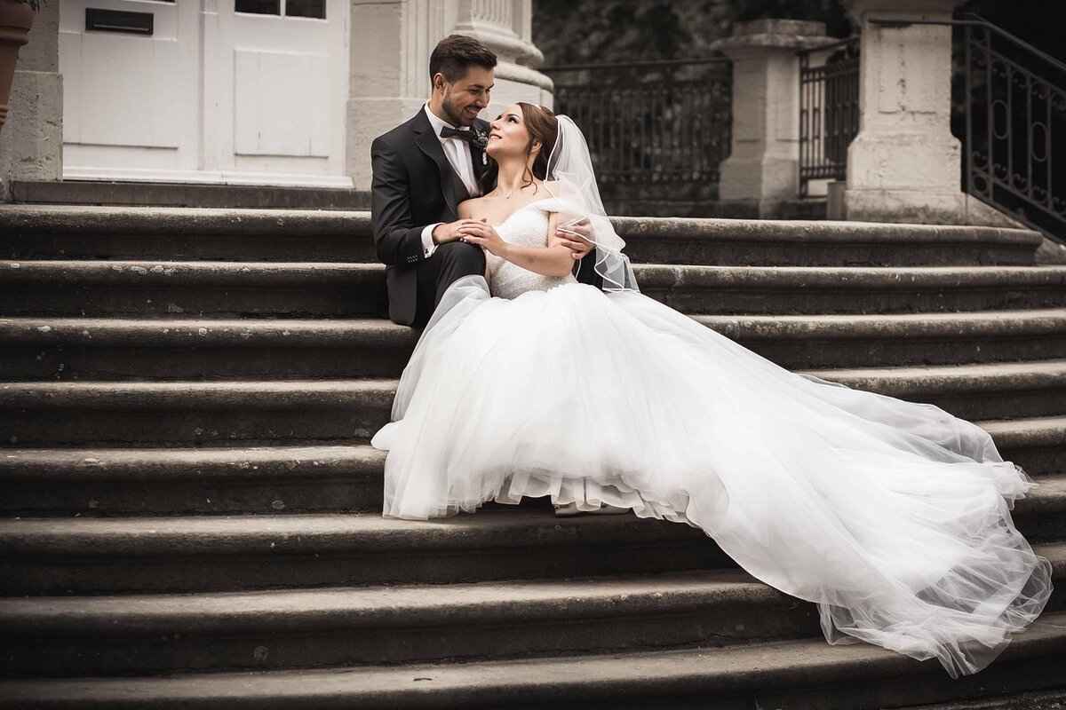 The Do’s and Don’ts of Styling a Slip Dress for a Wedding 7 Do Experiment with Layering