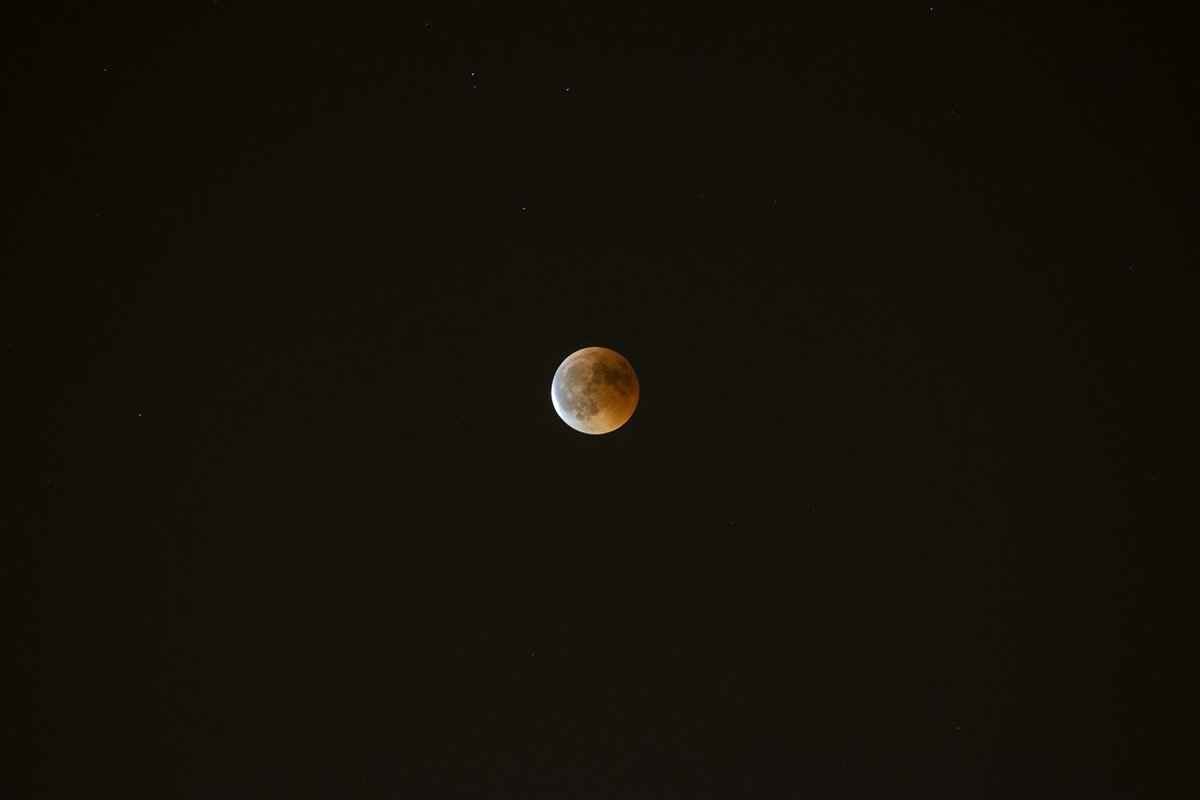 The Most Stylish Night Dresses for Cozy Winter Nights 4 Which Colors Are Popular for Winter Night Dresses?