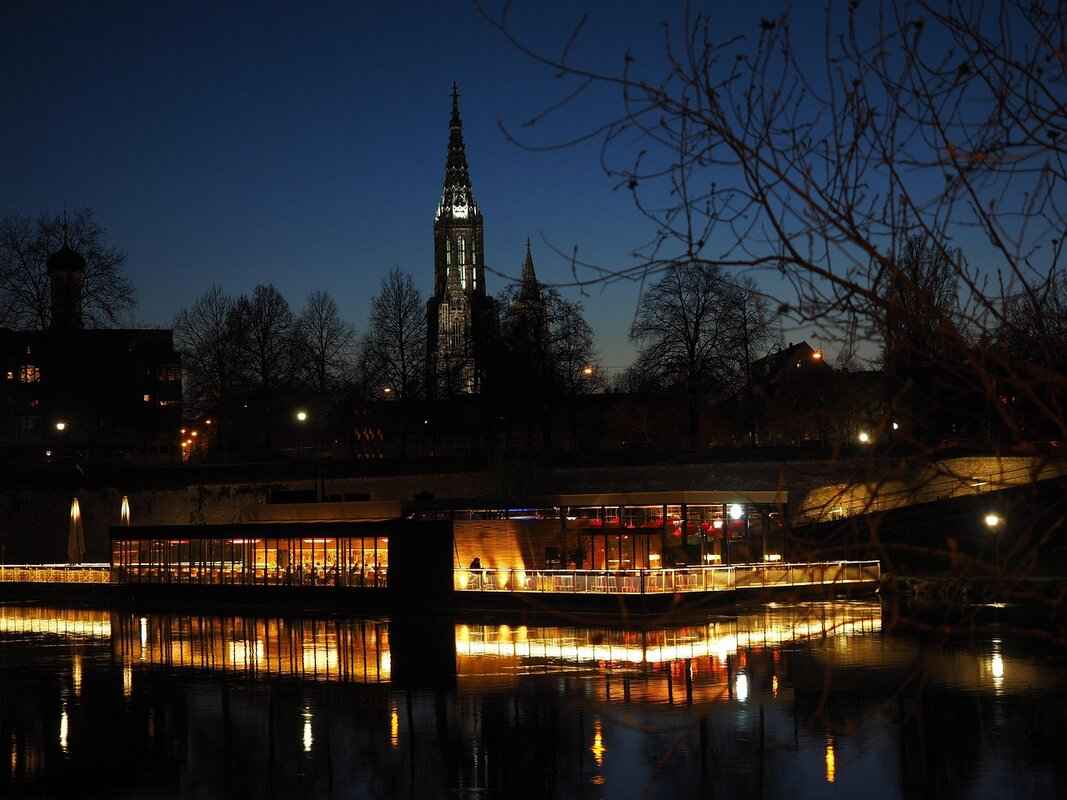 The Rise of Vape Lounges & Bars: A New Social Trend 1 What Are Vape Lounges and Bars?