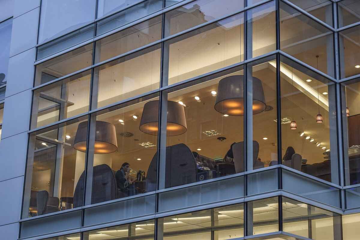 The Rise of Vape Lounges & Bars: A New Social Trend 2 Why Are Vape Lounges Becoming Popular?