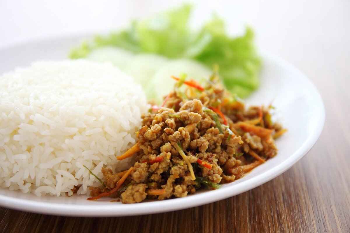 Traditional Foods for Thailand’s Songkran (New Year) Festival 4 How Do Savory Dishes Enhance the Songkran Experience?