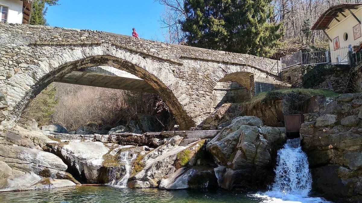 What Is the Role of a Lawyer in Immigration Applications? 5 Cost of Hiring an Immigration Lawyer