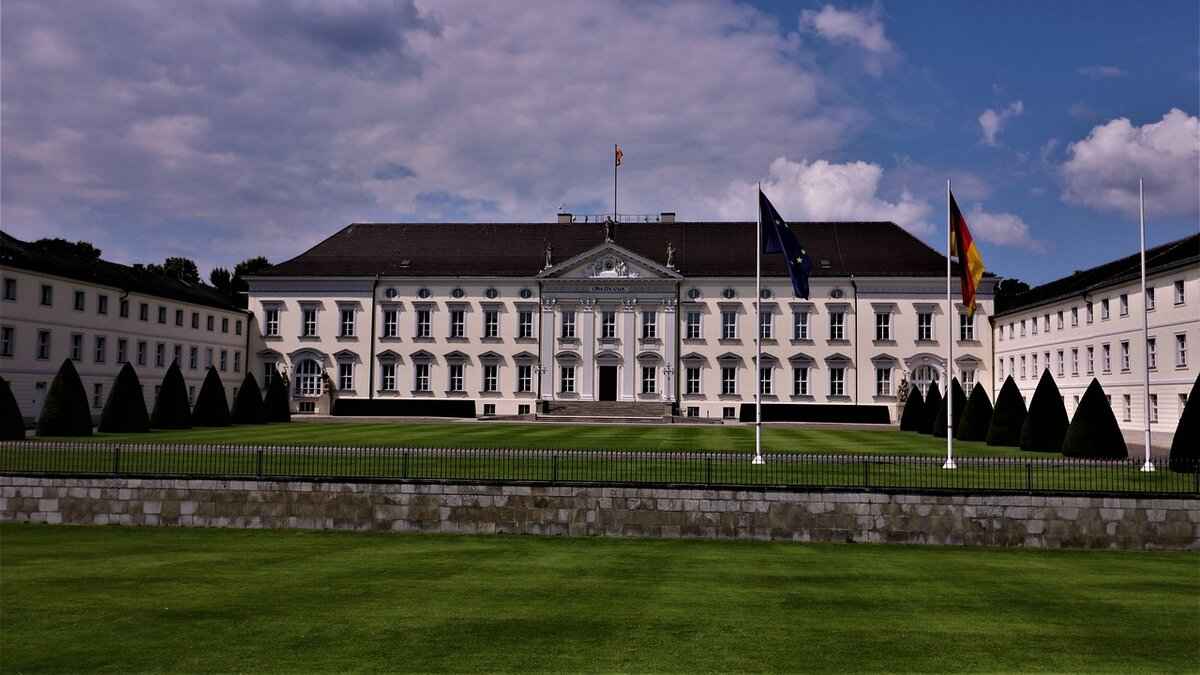 Future of Legal Services in E-Government