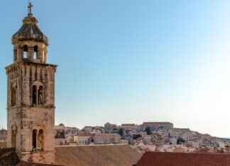 Who Is Emma Stone’s Husband? The Untold Story of Her Relationship with Dave McCary Who Is Emma Stone’s Husband? The Untold Story of Her Relationship with Dave McCary