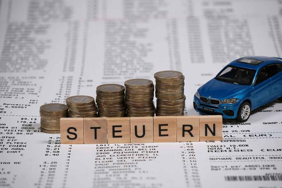 Who Pays the Legal Costs in Alimony Cases? 3 Who Typically Pays Legal Costs in Alimony Cases?