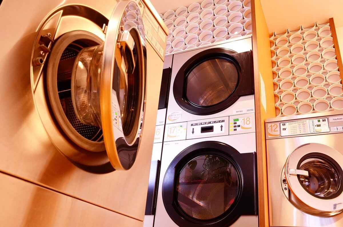 What Are the Benefits of Using a Local Laundromat?
