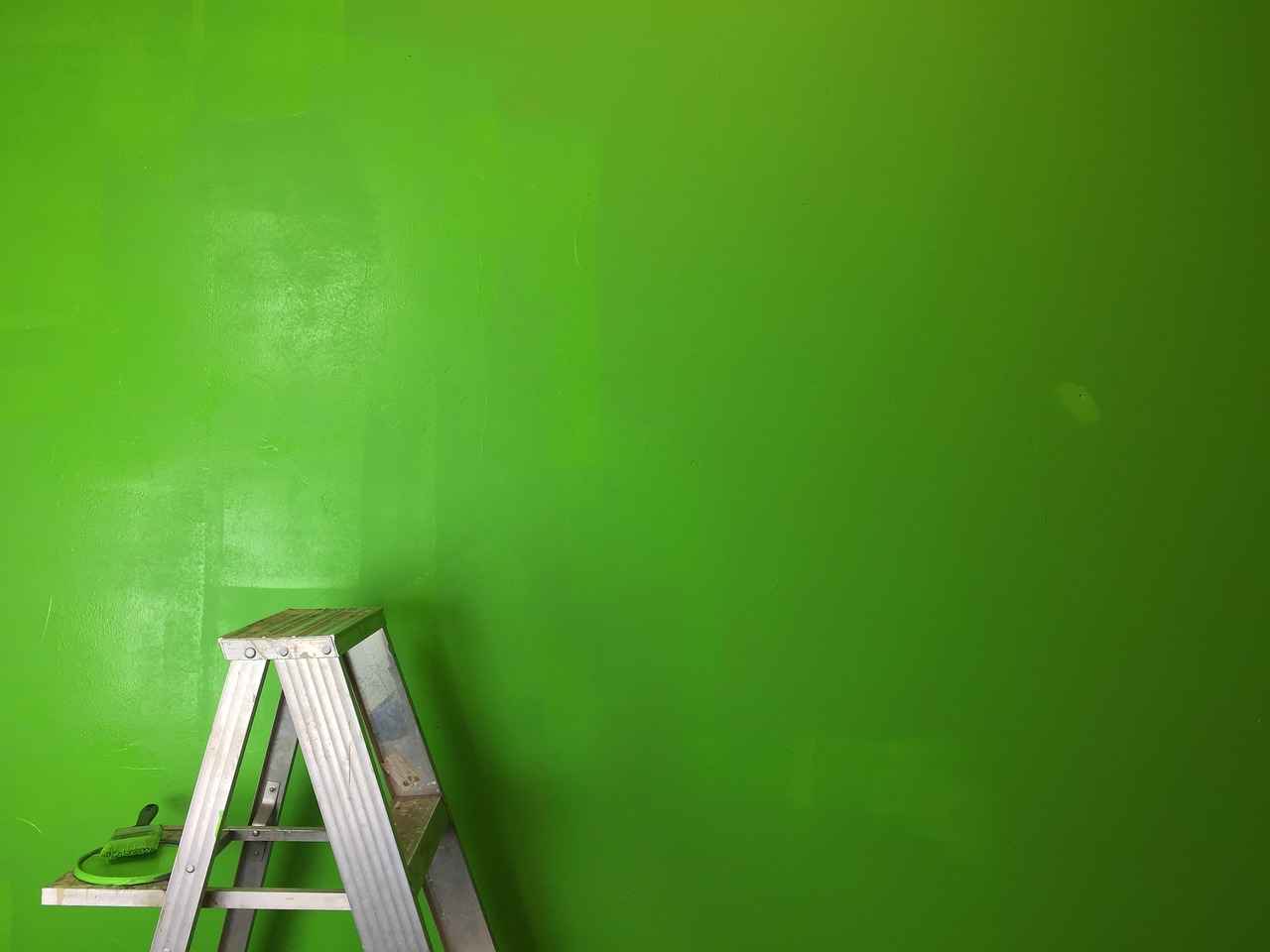 123 Go Cool Movie Tricks You Can Try at Home 4 4. Using Green Screens Effectively