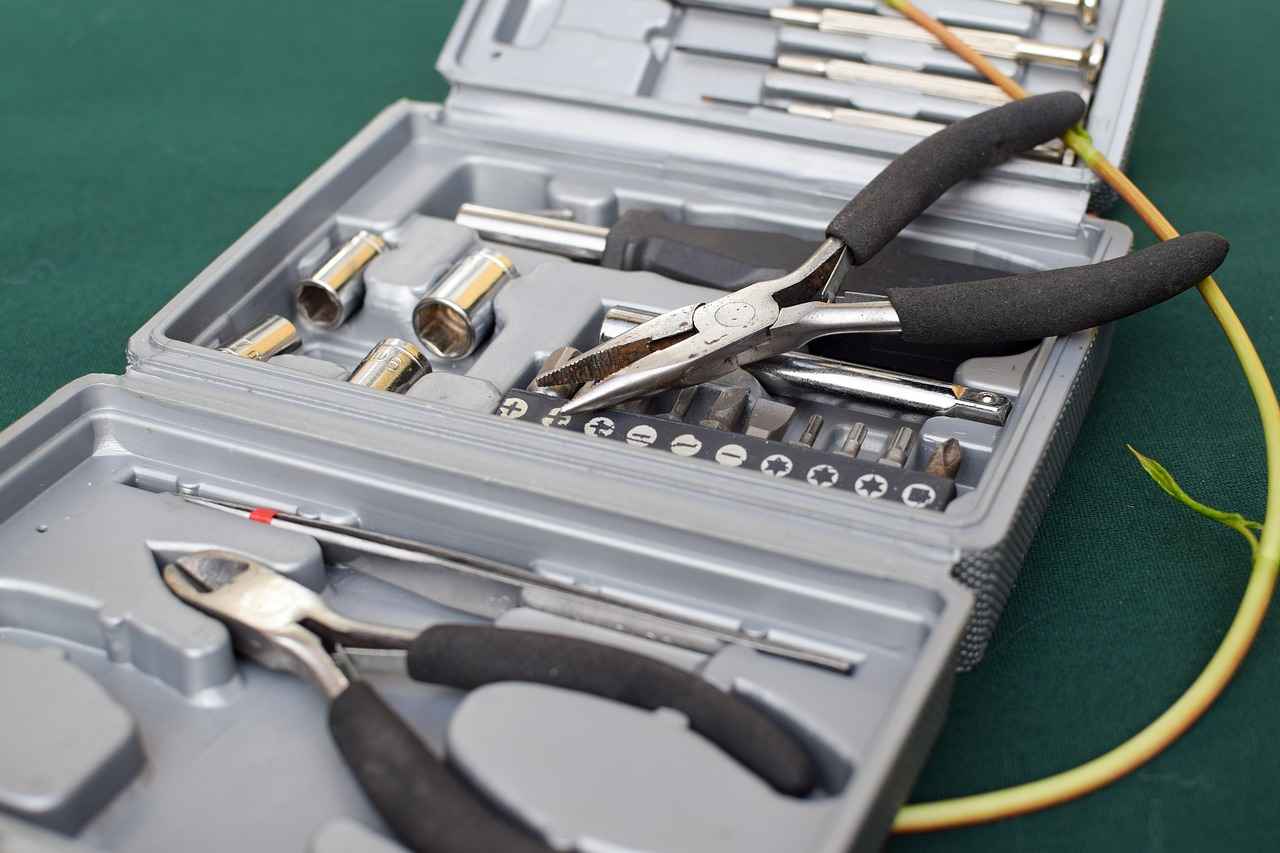 Comparing Download Speeds of Different Tools