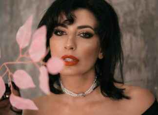 3 Strand Pearl Necklace: How to Style This Elegant Statement Piece 3 Strand Pearl Necklace: How to Style This Elegant Statement Piece