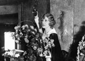 Aimee Semple McPherson: Reinventing the Gospel in Los Angeles aimee-semple-mcpherson-reinventing-the-gospel-in-los-angeles