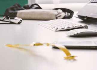 Automatic Cell Phone Holders: What Makes Them So Convenient? Automatic Cell Phone Holders: What Makes Them So Convenient?