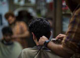 Barber Cape: The Essential Tool Every Barber Needs for Quality Cuts Barber Cape: The Essential Tool Every Barber Needs for Quality Cuts