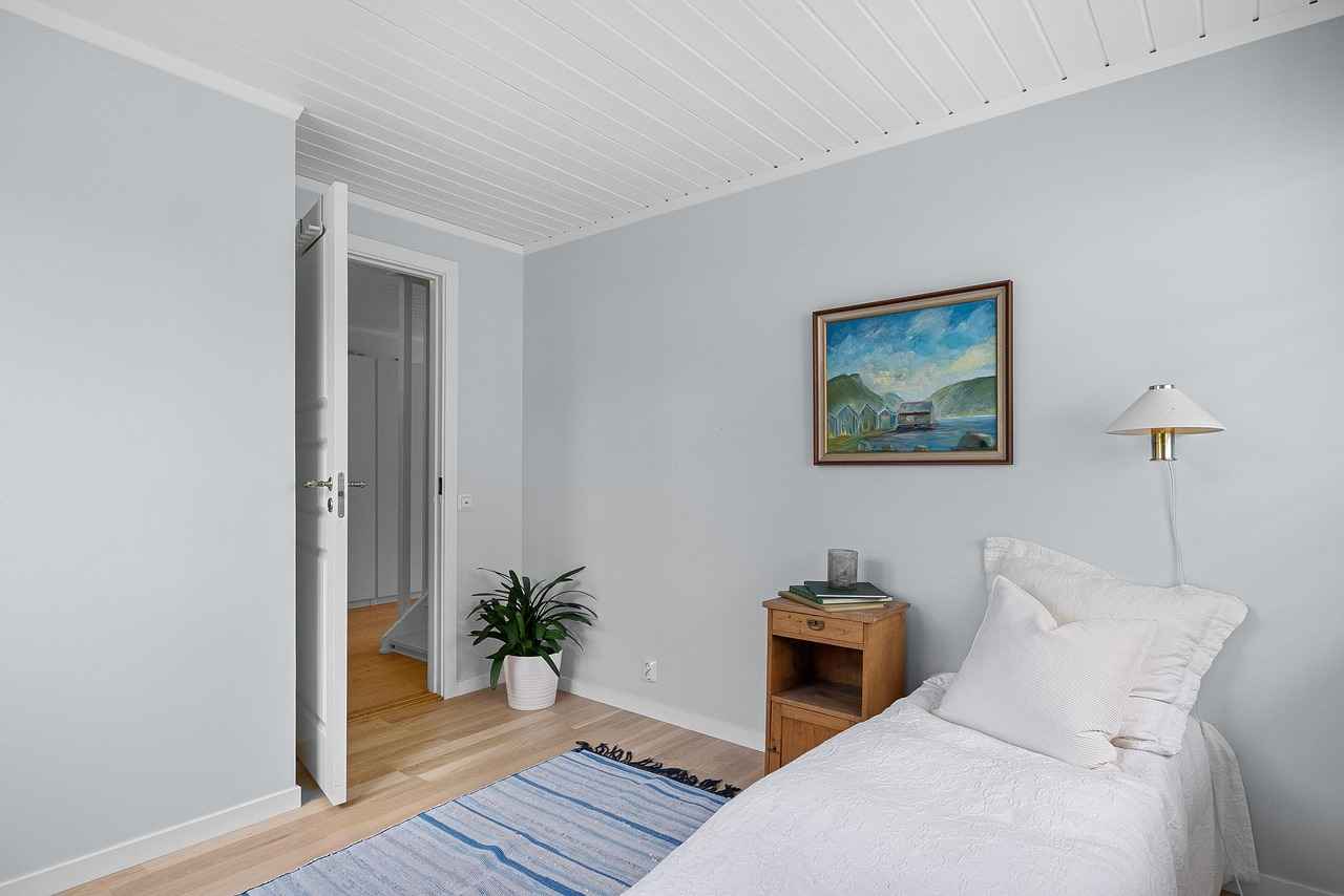 10. Adjustable Beds: Comfort Meets Functionality