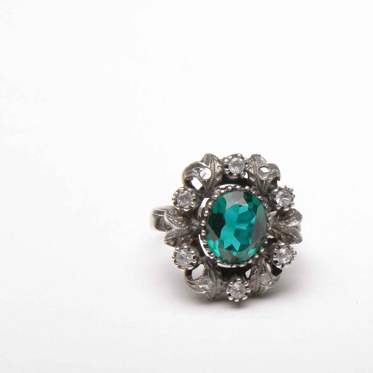 Best Family-Owned Jewelry Stores in the United States for Unique Finds 4 Unique Finds in Texas Family-Owned Jewelry Stores