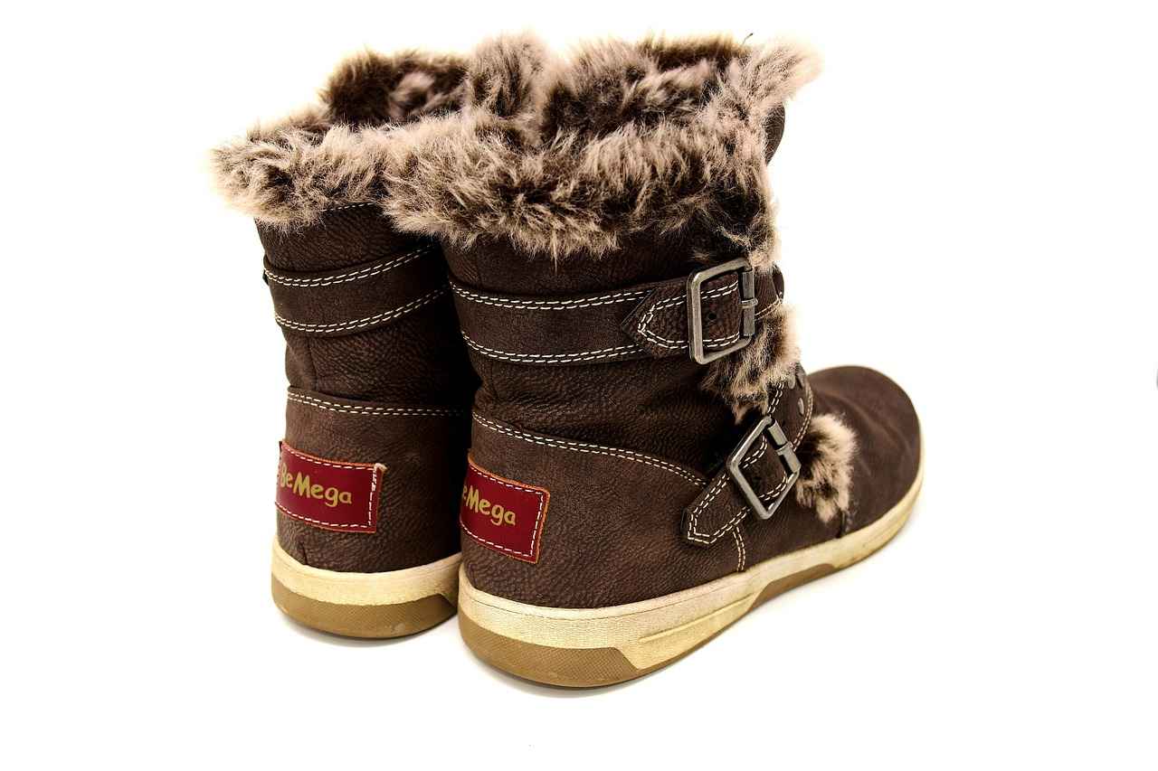 How Do Fur Boots Keep Your Feet Warm?
