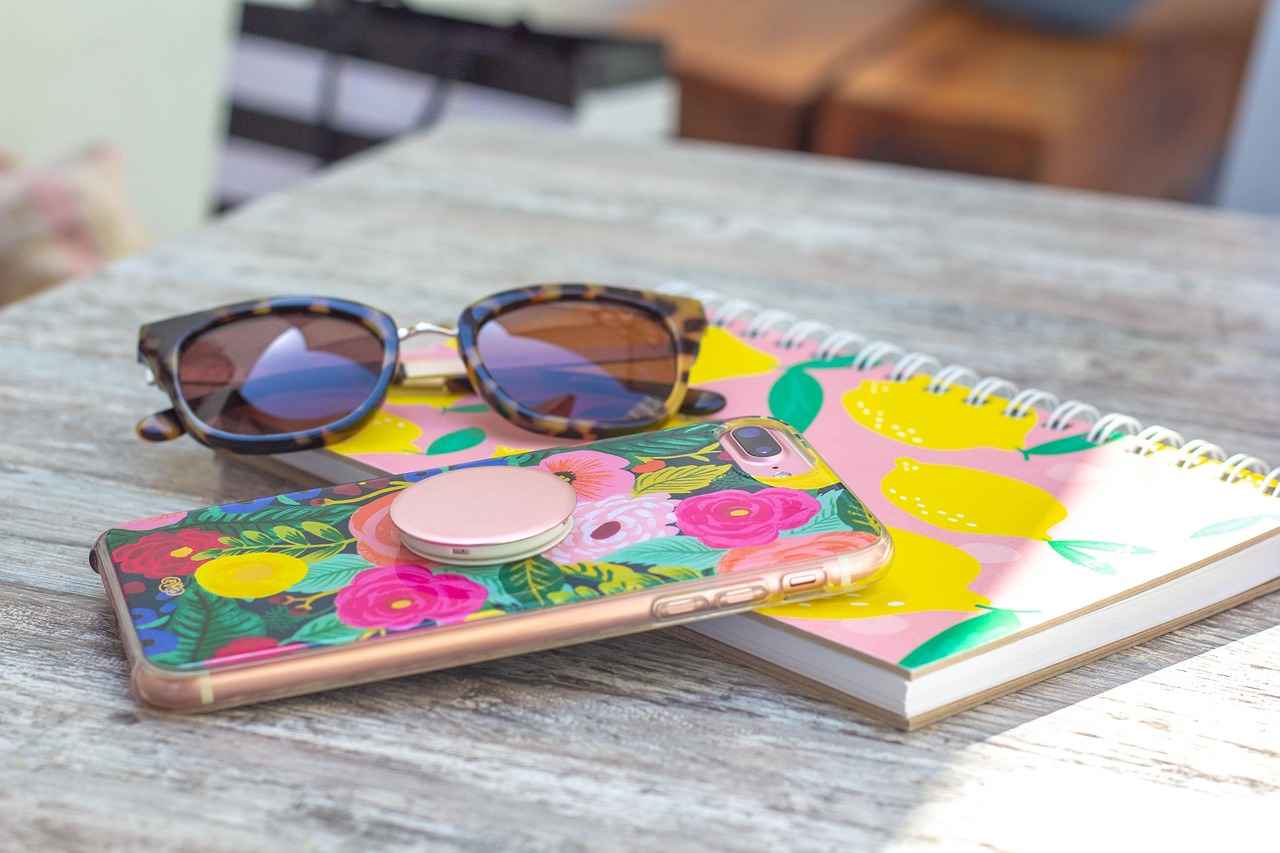 Best iPhone Card Holder Phone Cases for Function and Style 3 Popular iPhone Card Holder Cases