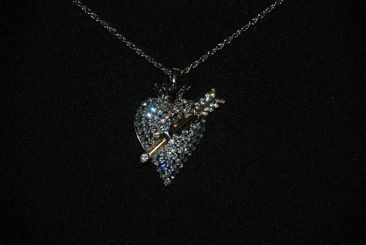 Best Jewelry Gifts for Birthdays, Anniversaries & Special Occasions 3 What Are the Best Jewelry Gifts for Special Occasions?