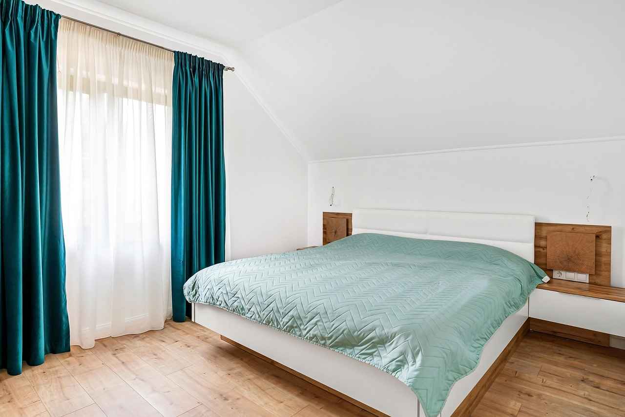 Best Modern Bed Designs with Unique Features and Comfort 7 7. Luxury Beds with Upholstered Headboards