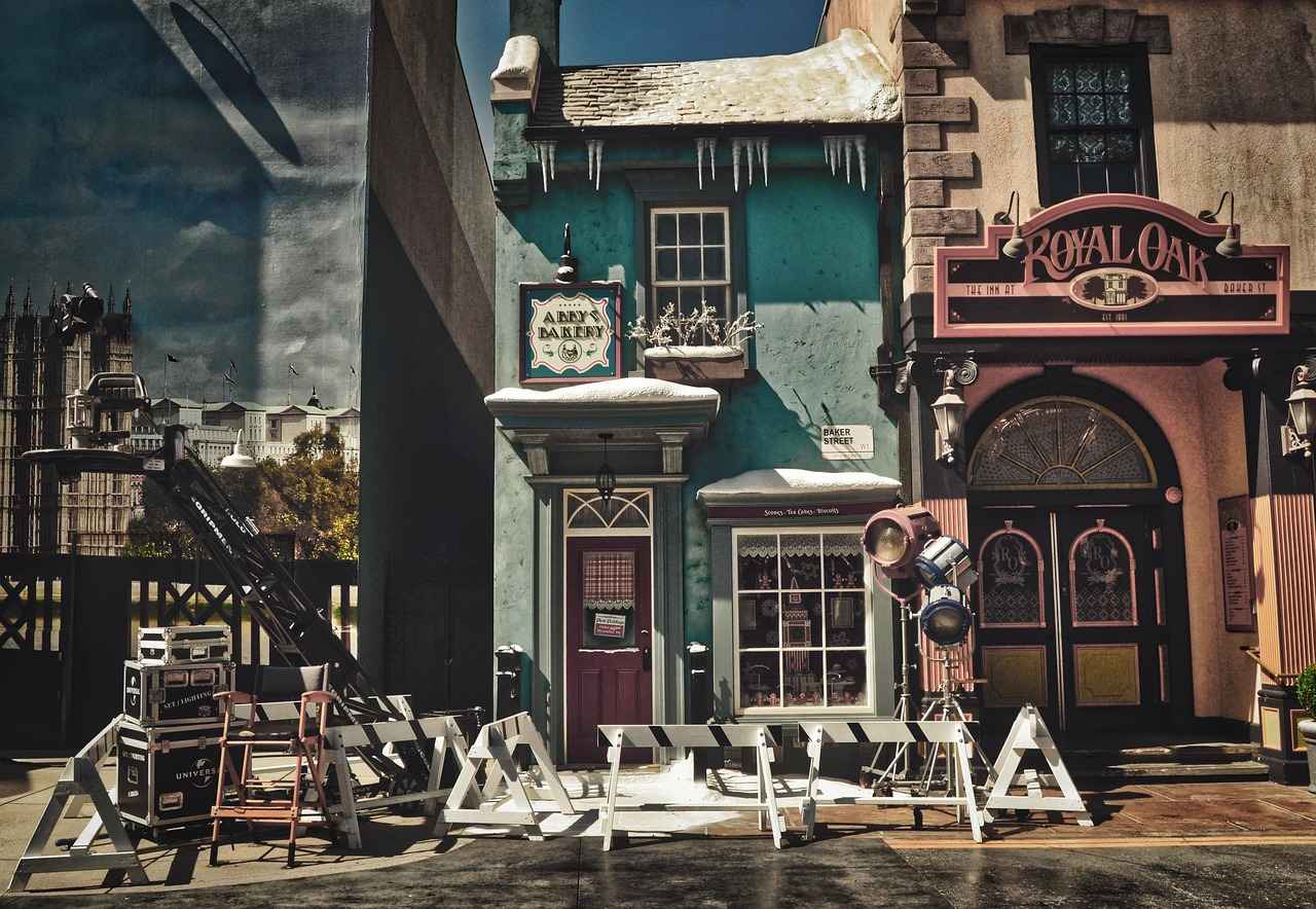 How to Create the Perfect Late-Night Movie Atmosphere