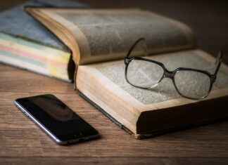 Best Phone Holders for Hand Use: Comfortable and Secure Best Phone Holders for Hand Use: Comfortable and Secure