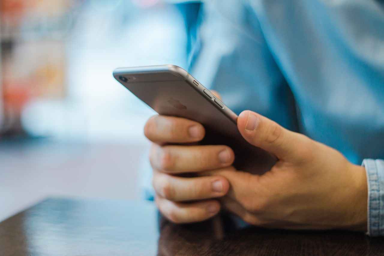 Best Phone Holders for Hand Use: Comfortable and Secure 5 Where to Buy Phone Holders