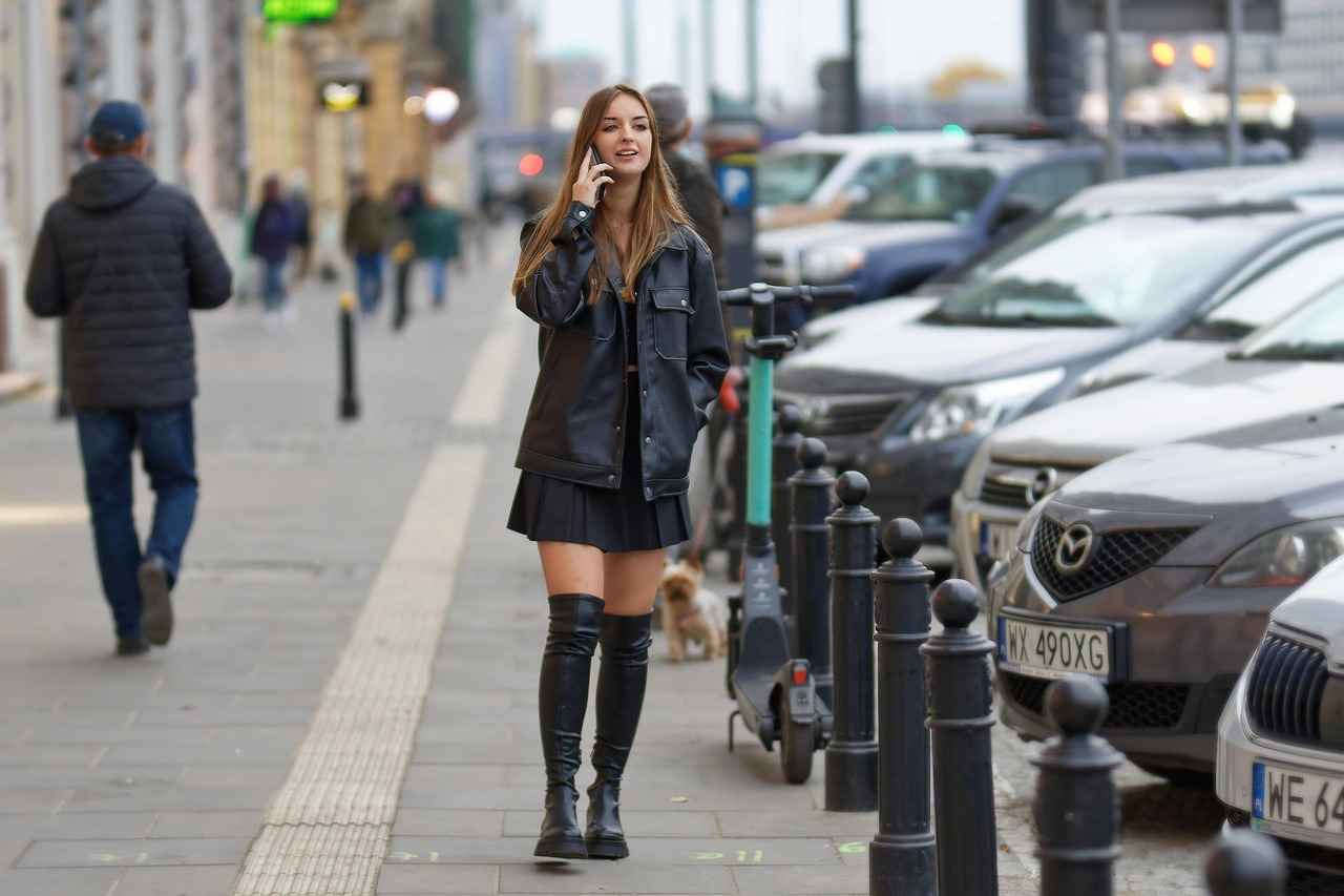 Best Phone Holders for Walking: Keep Your Hands Free and Comfortable 4 Top Brands for Phone Holders