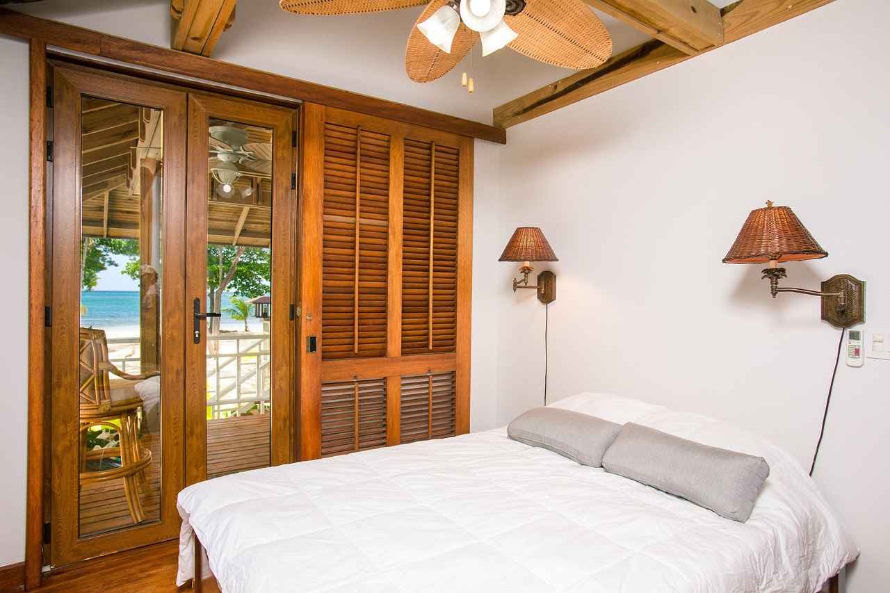Best Room Divider for Studio Apartments: Create Instant Privacy! 5 Maintaining Privacy with Transparent Room Dividers